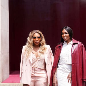 Pour Gucci, les stars étaient au rendez-vous, telles que les soeurs William, Venus et Serena
Serena Williams, Venus Williams - Arrivées au défilé Gucci mode hommes Printemps/été 2025 lors de la Fashion Week de Milan, le 17 juin 2024.