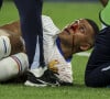 Suite à sa blessure au nez contre l'Autriche hier soir.
Kylian Mbappé a été victime d'une fracture du nez lors du match du groupe D de l'Euro 2024 entre l'équipe de France et l'Autriche (1-0) à Dusseldorf en Allemagne le 17 jun 2024. Sorti avec le nez cassé après un choc avec Kevin Danso, Kylian Mbappé a passé des premiers examens qui laissent place à l'optimisme. L'intervention chirurgicale est écartée " dans l'immédiat ", selon la FFF. 