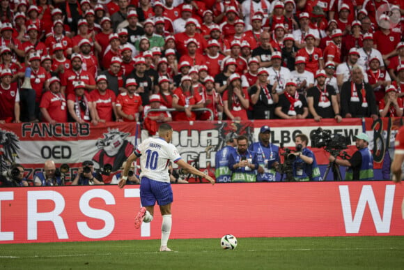 Kylian Mbappé - L'équipe de France s'impose (1-0) face à l'Autriche lors du match du groupe D de l'Euro 2024 à Dusseldorf en Allemangne le 17 juin 2024. 