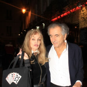 Arielle Dombasle et Bernard-Henri Lévy lors de la remise du prix littéraire Castel 2023 au restaurant Castel à Paris le 15 novembre 2023