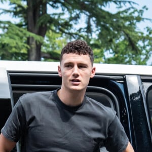 Benjamin Pavard - Les joueurs de l'équipe de France de football arrivent à Clairefontaine pour un entrainement de préparation avant leur prochain match le 16 juin 2023 contre l'équipe de Gibraltar aux Éliminatoires du Championnat d'Europe, le 9 juin 2023.