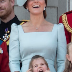 Et ce depuis que Charlotte est toute petite !
Catherine (Kate) Middleton, duchesse de Cambridge, la princesse Charlotte de Cambridge - Les membres de la famille royale britannique lors du rassemblement militaire "Trooping the Colour" (le "salut aux couleurs"), célébrant l'anniversaire officiel du souverain britannique. Cette parade a lieu à Horse Guards Parade, chaque année au cours du deuxième samedi du mois de juin. Londres, le 9 juin 2018.