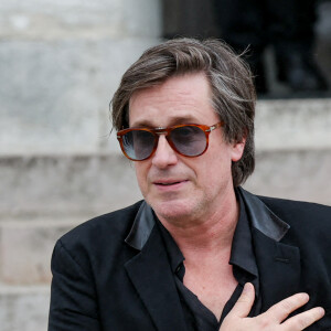 Thomas Dutronc - Sortie des obsèques de l'auteure-compositrice-interprète et actrice française Françoise Hardy au crématorium du cimetière du Père-Lachaise à Paris, France, le 20 juin 2024. © Jacovides-Moreau/Bestimage 