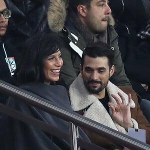 Pour rappel, Zaho avait dévoilé l'identité de son compagnon à la suite de sa première grossesse en juin 2019
La chanteuse Zaho et Florent Mothe - Célébrités dans les tribunes du parc des princes lors du match de football de ligue 1, Paris Saint-Germain (PSG) contre FC Nantes à Paris, France, le 18 novembre 2017. Le PSG a gagné 4-1. 