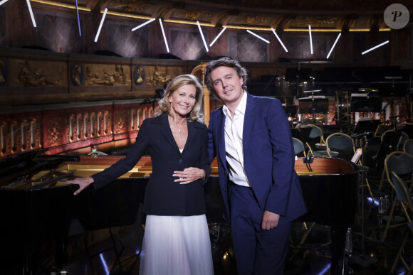 Claire Chazal et Alex Vizorek lors de l'enregistrement de l'émission "Le grand échiquier : Francophonie", diffusée le 16 juin sur France 2