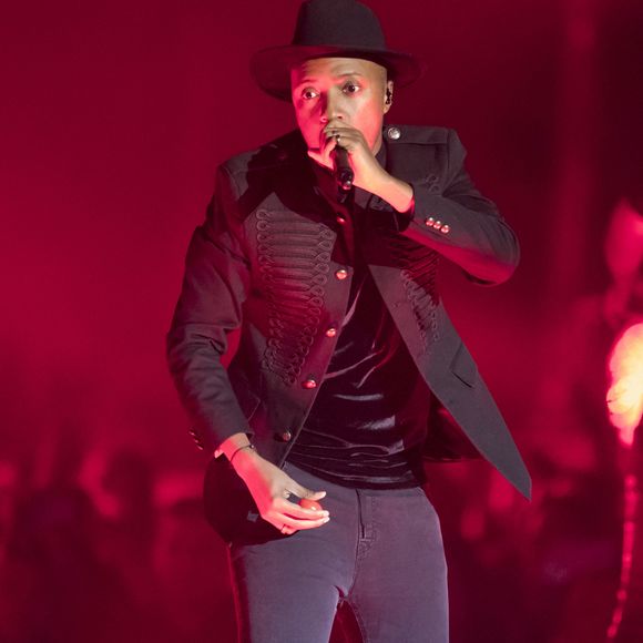 Aujourd'hui encore, Soprano refuse de s'habiller avec du luxe, et roule toujours avec une simple C3.
Le chanteur Soprano en concert à Nice, le 5 décembre 2017. Syspeo.c/ANDBZ/ABACAPRESS.COM