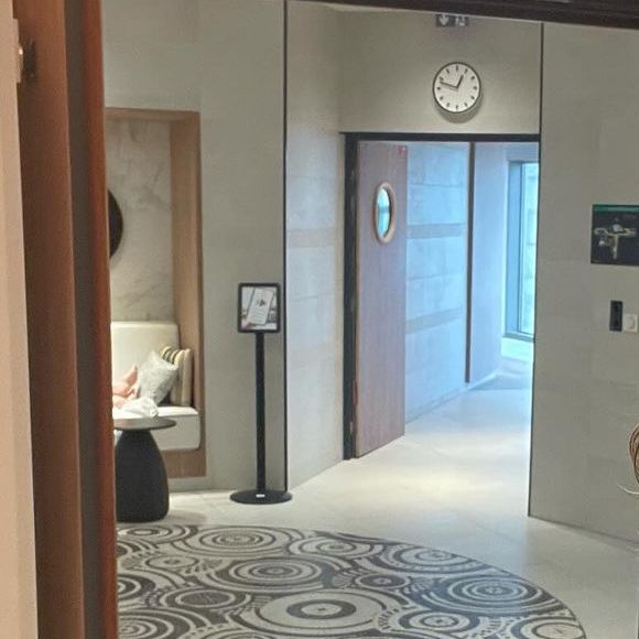 Mais dernièrement, la journaliste s'est octroyée une petite pause détente bien méritée.
Françoise Laborde et son aînée Geneviève profitent d'un super moment en thalasso sur la côte Basque, sans leur autre soeur Catherine Laborde, malade.