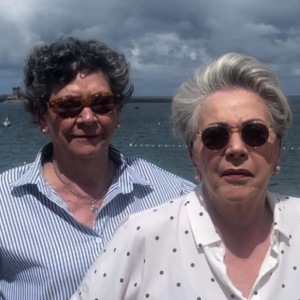 Avec sa soeur Geneviève.
Françoise Laborde et son aînée Geneviève profitent d'un super moment en thalasso sur la côte Basque, sans leur autre soeur Catherine Laborde, malade.