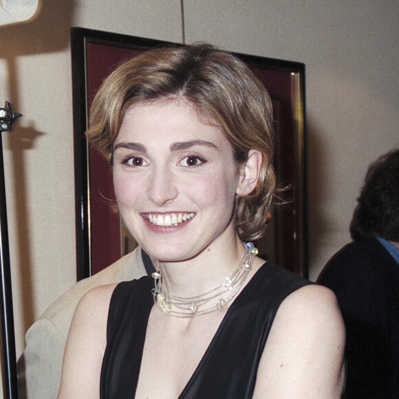 Archives - Julie Gayet - Prix "Jean Gabin et Romy Schneider" 1997. Le 14 mars 1997 © Jean-Claude Woestelandt / Bestimage