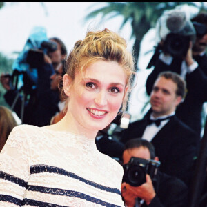 Archives - Julie Gayet au Festival de Cannes en 2000