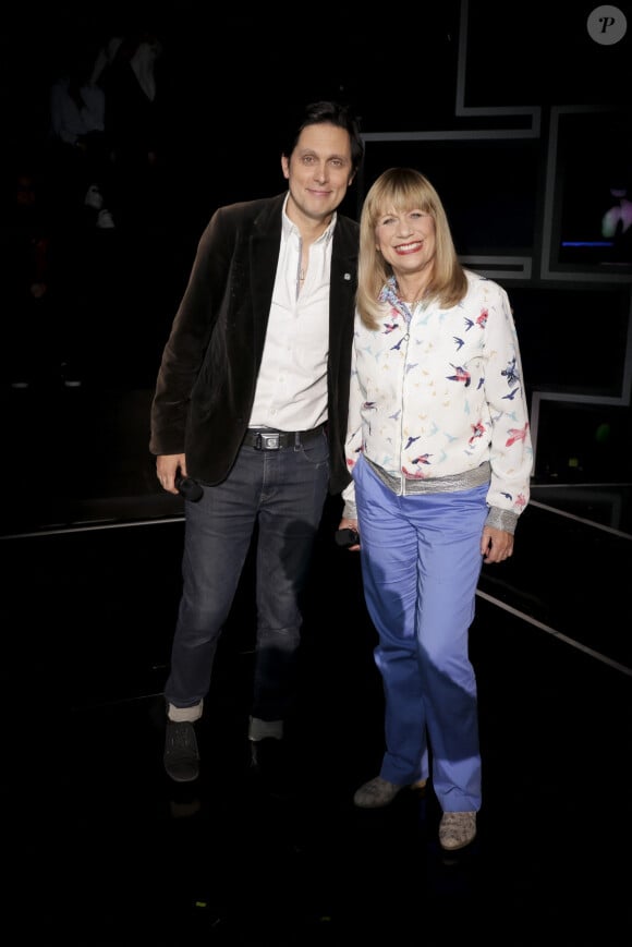 Exclusif - Stone (Annie Gautrat) et son fils Baptiste Charden - Backstage - Enregistrement de l'émission "300 Choeurs : Le tour de France en chansons" à Paris, diffusée le 3 février 2023 à 21h10 sur France 3 © Jack Tribeca / Bestimage