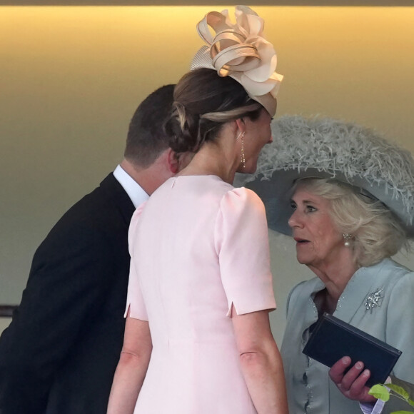 Le roi Charles III d'Angleterre et la reine consort d'Angleterre Camilla Parker Bowles -Peter Phillips et sa nouvelle compagne Harriet Sperling aux courses hippiques Royal Ascot 2024. Le 21 juin 2024 © Julien Burton / Bestimage 