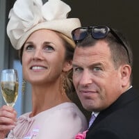 PHOTOS Regards coquins, bisous et gestes tendres... Peter Phillips se lâche à Royal Ascot avec sa belle Harriet, Camilla sous le charme