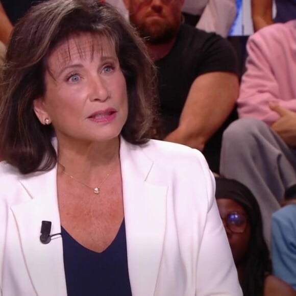 Anne Sinclair s'est dite "catastrophée" de voir le Rassemblement national aux portes du pouvoir
Anne Sinclair sur le plateau de "Quotidien"