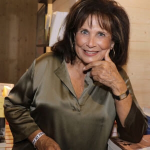 Anne Sinclair (Passé Composé - Editions Grasset) au "Festival du Livre de Paris 2022" au Grand Palais Éphémère de Paris, le 23 avril 2022. © Cédric Perrin/Bestimage 