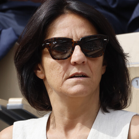 Florence Foresti - People dans les tribunes lors des Internationaux de France de Tennis de Roland Garros 2022 à Paris le 29 mai 2022. © Cyril Moreau/Bestimage 