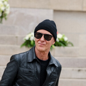 Etienne Daho - Sortie des obsèques de l'auteure-compositrice-interprète et actrice française Françoise Hardy au crématorium du cimetière du Père-Lachaise à Paris, France, le 20 juin 2024. © Jacovides-Moreau/Bestimage 