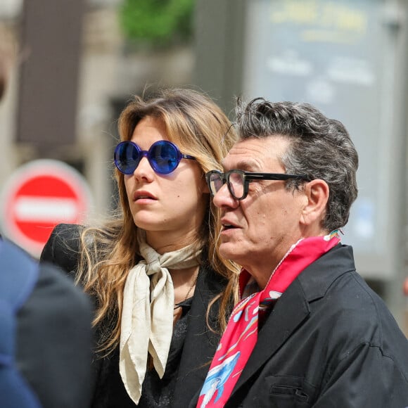 Yasmine Lavoine et son père Marc Lavoine - Arrivées aux obsèques du prince Jean-Stanislas Poniatowski en l'Eglise polonaise à Paris, France, le 29 avril 2024. © Jacovides-Moreau/Bestimage