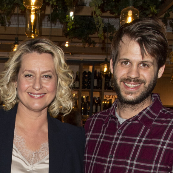 Exclusif - Luana Belmondo avec ses fils Giacomo et Alessandro - Luana Belmondo lors du lancement de son livre "Italia mia Luana cuisine Rome" et de l'annonce de la diffusion de la série d'émissions sur la chaîne TV My Cuisine, au restaurant l'Osteria del Vino du marché spacieux Eataly Paris Marais à Paris. © Tiziano Da Silva - Pierre Perusseau/Bestimage