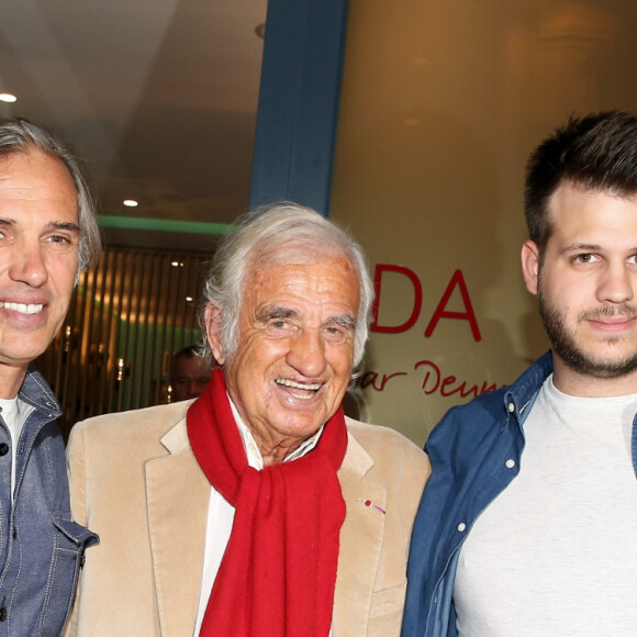 Paul Belmondo, Jean-Paul Belmondo, Alessandro Belmondo - A l'occasion du lancement de son nouveau livre "Mes recettes bonne humeur" (Editions du Cherche Midi), Luana Belmondo a réuni ses proches et amis épicuriens autour d'un Aperitivo concocté par le Chef Denny Imbroisi (Restaurant IDA) à Paris, le 13 Octobre 2016. © Dominique Jacovides/Bestimage