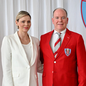 Charlene de Monaco et le prince Albert II sont d'anciens sportifs. 
Le prince Albert II de Monaco et la princesse Charlene durant la présentation officielle, au Yacht Club de Monaco, des athlètes monégasques qui participeront aux prochains Jeux Olympiques de Paris © Bruno Bebert/Bestimage