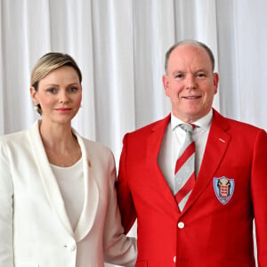 La nageuse Lisa Pou, la princesse Charlene de Monaco, le prince Albert II de Monaco, et la pongiste Xiaoxin Yang durant la présentation officielle, au Yacht Club de Monaco, le 27 juin 2024, des athlètes monégasques qui participeront aux prochains Jeux Olympiques de Paris du 26 juillet au 11 août 2024. Pour ces jeux de la XXXIIIeme Olympiade, Monaco aura 5 sportifs, 3 femmes et 2 hommes, en compétition. Les porte-drapeaux de la Principauté sont les nageurs Lisa Pou et Théo Druenne. © Bruno Bebert/Bestimage