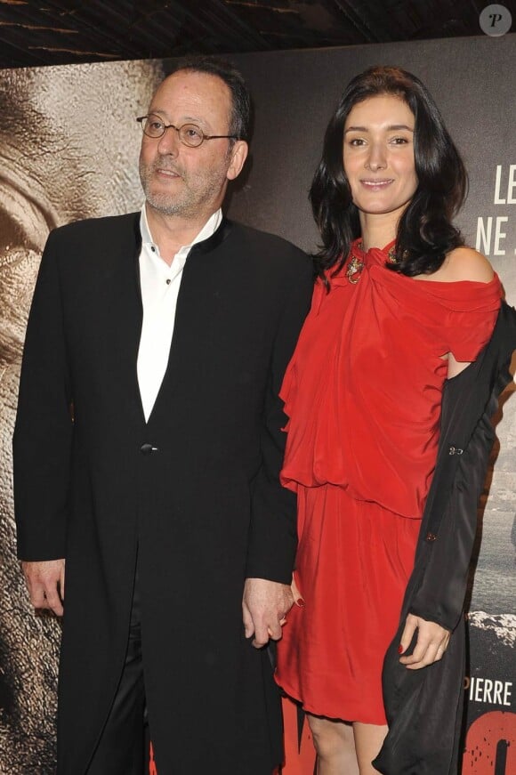 Jean Reno et sa femme Zofia, à l'occasion de l'avant-première de L'immortel, qui s'est tenue au Gaumont Opera, à Paris, le 22 mars 2010.