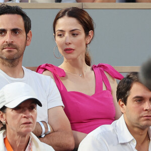Camille Combal et Marie Treille Stefani dans les tribunes lors des Internationaux de France Roland Garros 2023 le 6 juin 2023. Nasser Berzane/ABACAPRESS.COM