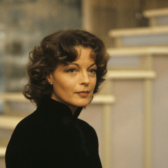 Archives - En France, à Paris, Romy Schneider sur un plateau de télévision. Le 4 février 1980 