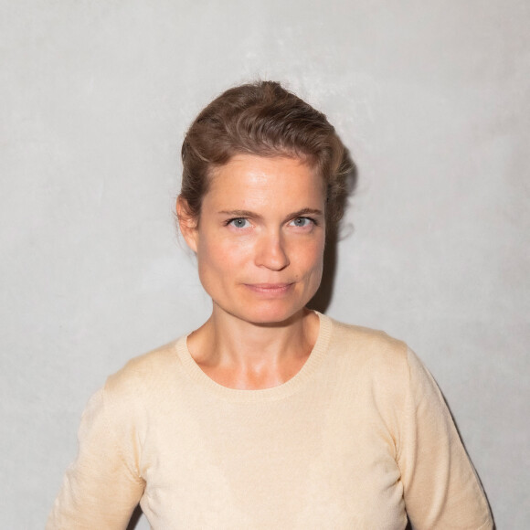 Sarah Biasini est une célèbre actrice française qui joue régulièrement au théâtre
Exclusif - Sarah Biasini - Présentation du livre de Sarah Biasini " La beauté du ciel " par Agnès Bouquet à l'Hôtel de Paris Saint-Tropez, à Saint-Tropez en présence d'un public nombreux, en plein air. (Pass Sanitaire ou test exigé ainsi que prise de température). © Jack Tribeca / Bestimage 