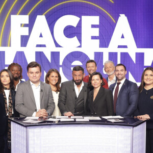 Exclusif - Carla Bahia, Rost, Gauthier Le Bret, Valérie Benaim, Cyril Hanouna, Laurence Saillet, Raymond Aabou, Gilles Verdez, Julien Odoul , Juliette Briens sur le plateau de la nouvelle émission de C.Hanouna du week-end "Face à Hanouna" diffusée le 3 février à Paris, France, le 1er février 2024. © Jack Tribeca/Bestimage 