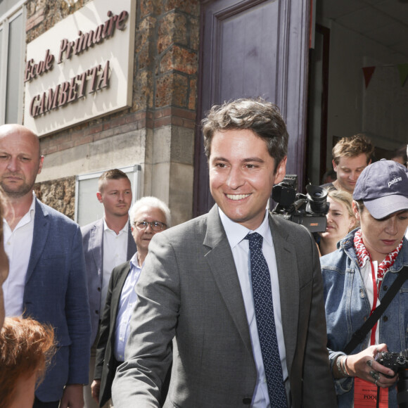 Le premier ministre Gabriel Attal vote pour le premier tour des législatives à Vanves banlieue de Paris, France, le 30 juin 2024. © Jack Tribeca/Bestimage  French Prime Minister Gabriel Attal votes in the first round of legislative elections in Vanves suburb of Paris, France, June 30, 2024.