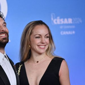 Pio Marmai et Charlotte Ranson lors de la 49e cérémonie des César du cinéma à L'Olympia le 23 février 2024 à Paris, France. Photo par Franck Castel/ABACAPRESS.COM