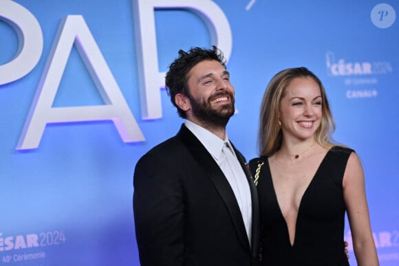 Pio Marmai et Charlotte Ranson lors de la 49e cérémonie des César du cinéma à L'Olympia le 23 février 2024 à Paris, France. Photo par Franck Castel/ABACAPRESS.COM