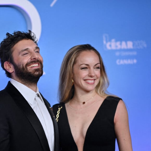 Pio Marmai et Charlotte Ranson lors de la 49e cérémonie des César du cinéma à L'Olympia le 23 février 2024 à Paris, France. Photo par Franck Castel/ABACAPRESS.COM