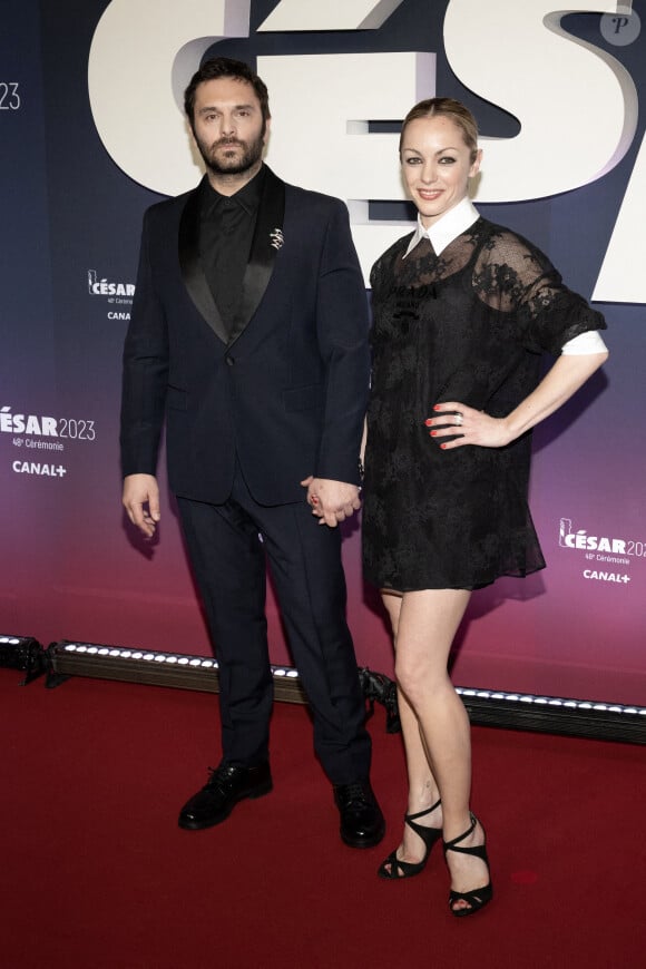 Pio Marmai et Charlotte Ranson arrivent à la 48e cérémonie des César du cinéma à l'Olympia, le 24 février 2023 à Paris, France. Photo par David Niviere/ABACAPRESS.COM