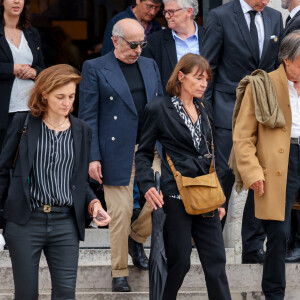 Jacques Dutronc et sa compagne Sylvie Duval - Sortie des obsèques de l'auteure-compositrice-interprète et actrice française Françoise Hardy au crématorium du cimetière du Père-Lachaise à Paris, France, le 20 juin 2024. © Jacovides-Moreau/Bestimage 