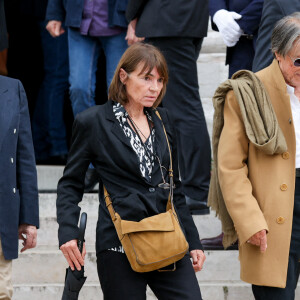 Jacques Dutronc et sa compagne Sylvie Duval - Sortie des obsèques de l'auteure-compositrice-interprète et actrice française Françoise Hardy au crématorium du cimetière du Père-Lachaise à Paris, France, le 20 juin 2024. © Jacovides-Moreau/Bestimage 