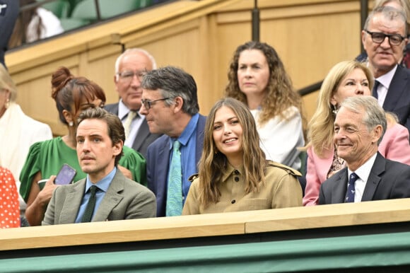 Pour l'occasion, les amoureux ont opté pour des looks très sobres et chics
 
Maria Sharapova et son fiancé Alexander Gilkes assistent au tournoi de tennis de Wimbledon (24 juin - 14 juillet 2024) à Londres, le 3 juillet 2024. © Chryslene Caillaud / Panoramic / Bestimage