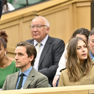 Alexander Gilkes est un homme d'affaire britannique très puissant
 
Maria Sharapova et son fiancé Alexander Gilkes assistent au tournoi de tennis de Wimbledon (24 juin - 14 juillet 2024) à Londres, le 3 juillet 2024. © Chryslene Caillaud / Panoramic / Bestimage