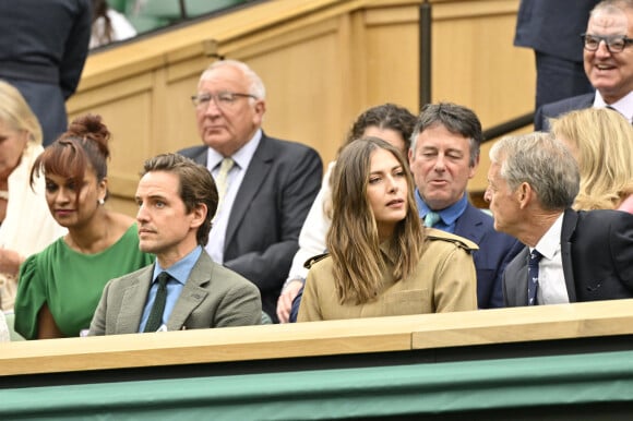 Alexander Gilkes est un homme d'affaire britannique très puissant
 
Maria Sharapova et son fiancé Alexander Gilkes assistent au tournoi de tennis de Wimbledon (24 juin - 14 juillet 2024) à Londres, le 3 juillet 2024. © Chryslene Caillaud / Panoramic / Bestimage