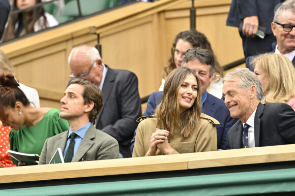 Une belle journée à Wimbledon pour Alexander Gilkes et Maria Sharapova
 
Maria Sharapova et son fiancé Alexander Gilkes assistent au tournoi de tennis de Wimbledon (24 juin - 14 juillet 2024) à Londres, le 3 juillet 2024. © Chryslene Caillaud / Panoramic / Bestimage