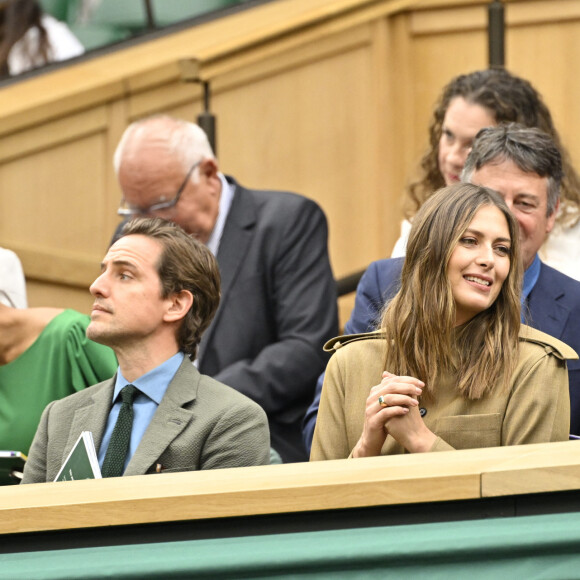 Une belle journée à Wimbledon pour Alexander Gilkes et Maria Sharapova
 
Maria Sharapova et son fiancé Alexander Gilkes assistent au tournoi de tennis de Wimbledon (24 juin - 14 juillet 2024) à Londres, le 3 juillet 2024. © Chryslene Caillaud / Panoramic / Bestimage