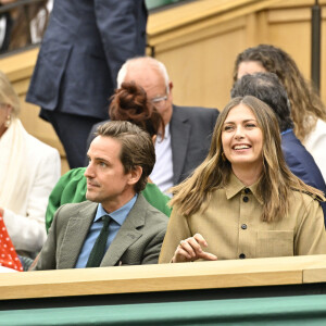 Alexander Gilkes et Maria Sharapova ont été photographiés à Wimbledon ce 3 juillet
 
Maria Sharapova et son fiancé Alexander Gilkes assistent au tournoi de tennis de Wimbledon (24 juin - 14 juillet 2024) à Londres, le 3 juillet 2024. © Chryslene Caillaud / Panoramic / Bestimage