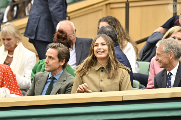 Alexander Gilkes et Maria Sharapova ont été photographiés à Wimbledon ce 3 juillet
 
Maria Sharapova et son fiancé Alexander Gilkes assistent au tournoi de tennis de Wimbledon (24 juin - 14 juillet 2024) à Londres, le 3 juillet 2024. © Chryslene Caillaud / Panoramic / Bestimage