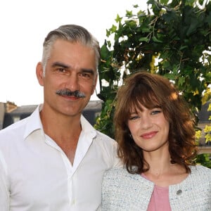 Exclusif - François Vincentelli et sa femme Alice Dufour - Inauguration du Rooftop "Le Marta - Jardin suspendu" au sommet de l'hôtel Barrière Fouquet's à Paris le 26 juin 2024. © Coadic Guirec / Bestimage