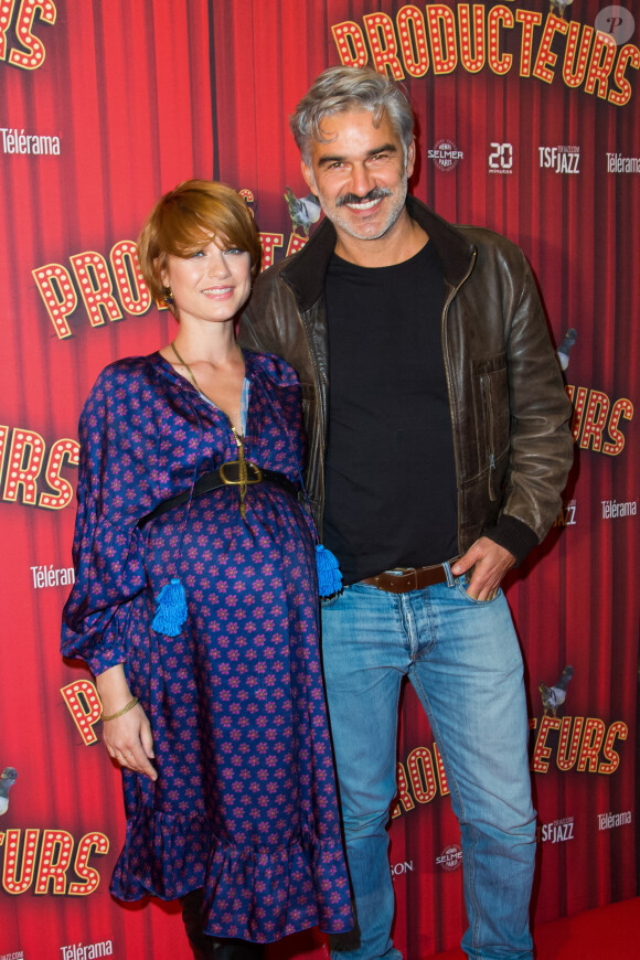 François Vincentelli et sa compagne Alice Dufour (enceinte) - Soirée de gala à l'occasion de la première de la pièce "Les producteurs" au Théâtre de Paris à Paris. Le 2 décembre 2021 © Christophe Clovis / Bestimage