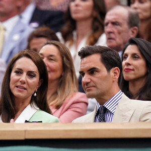 La princesse de Galles aux côtés de Roger Federer dans la loge royale lors de la deuxième journée des championnats de Wimbledon 2023 au All England Lawn Tennis and Croquet Club à Wimbledon. UK, le mardi 4 juillet 2023. Photo par Adam Davy/PA Wire/ABACAPRESS.COM