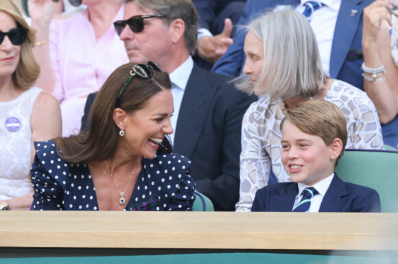 Kate Middleton et le prince George dans la loge royale pour la finale du simple messieurs lors de la dernière journée des championnats de tennis de Wimbledon à Londres, Royaume-Uni, le 10 juillet 2022. Photo par Stephen Lock/i-Images/ABACAPRESS.COM