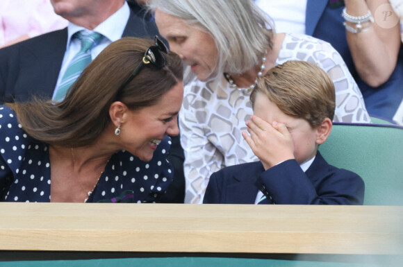 Kate Middleton et le prince George dans la loge royale pour la finale du simple messieurs lors de la dernière journée des championnats de tennis de Wimbledon à Londres, Royaume-Uni, le 10 juillet 2022. Photo par Stephen Lock/i-Images/ABACAPRESS.COM